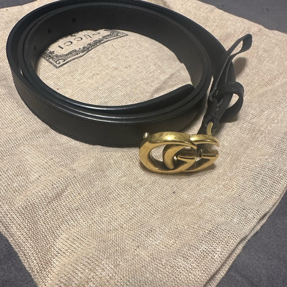 Gucci Thin belt with Double G buckle - black leather. Size 105